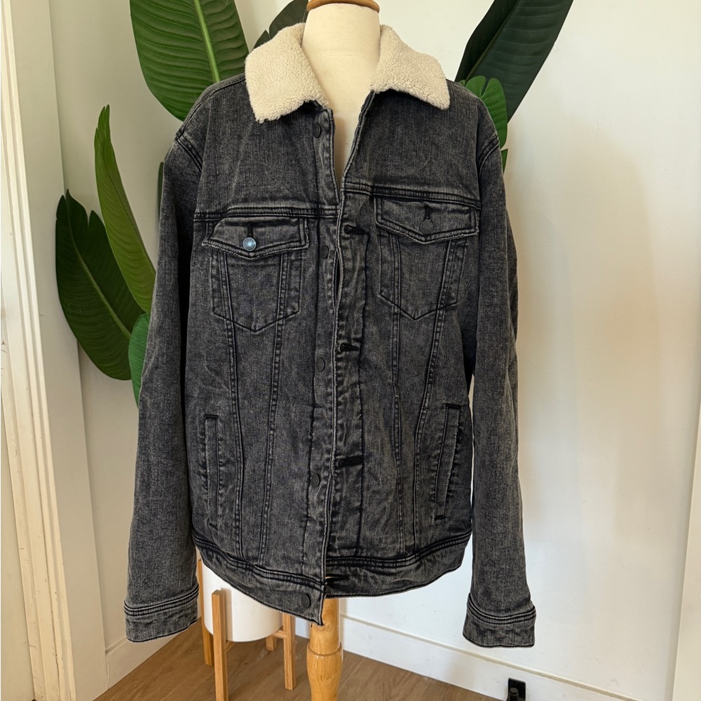 Hollister Black Denim Jacket with Sherpa Lined Collar (Sz XL)